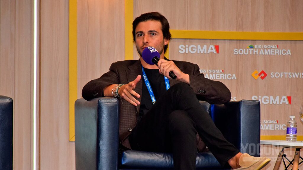 Bryan Ortiz : « Le jeu numérique ne remplace pas le jeu physique ; je crois à la convergence et non à la concurrence. » | 1776023253 Bryan Ortiz Le jeu numerique ne remplace pas le jeu physique